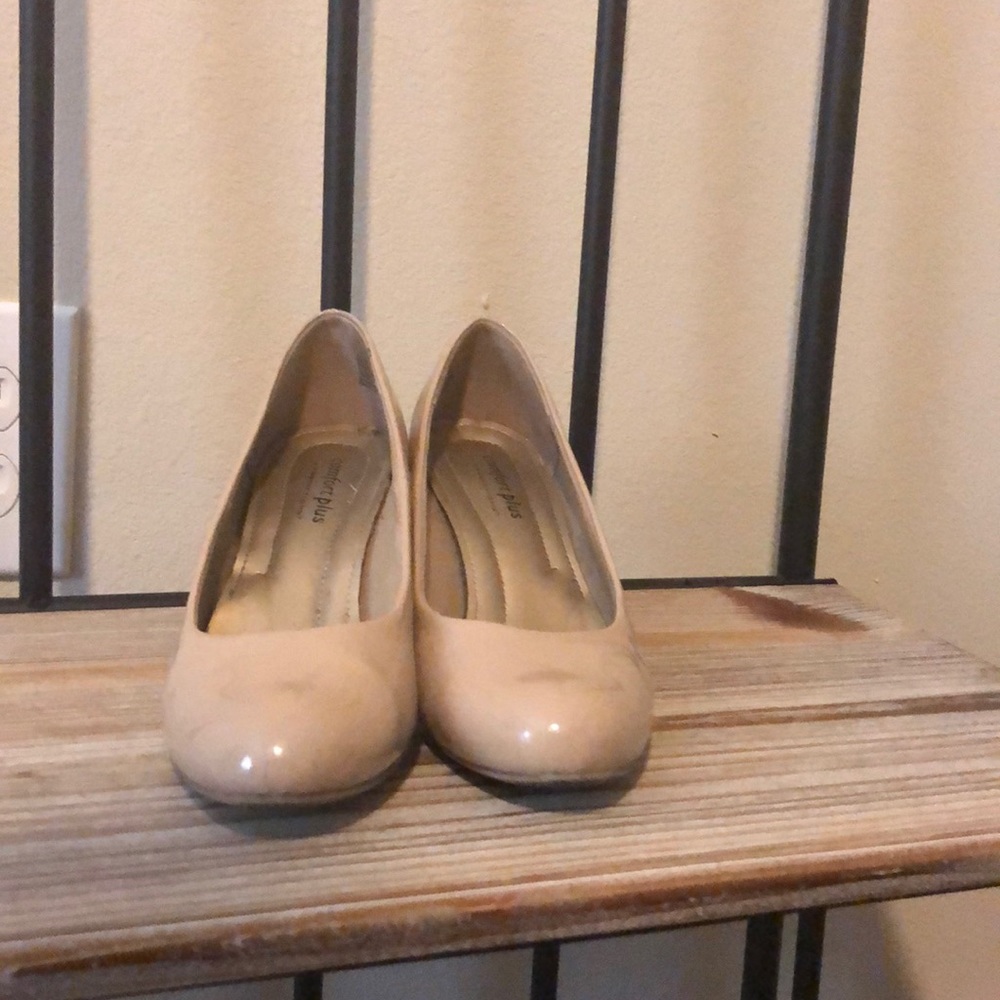 Tan heel